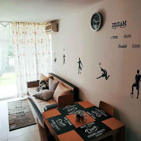 Apartment апартамент в видом на бассейн 